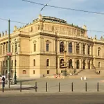 Navratilova Prag