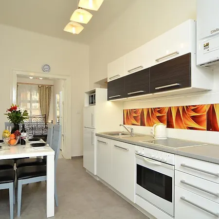 Navratilova Apartment *