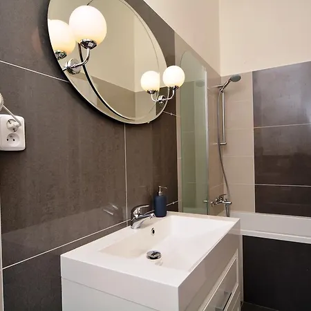 Navratilova Apartment *